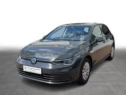Grau Gebraucht 2021 VW Golf VIII Basis Limousine | 16.996 € (Fairer Preis)