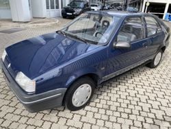 Blau Gebraucht 1989 Renault 19 Limousine | 2.990 €