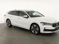 Weiss Gebraucht 2024 Skoda Superb Selection Kombi | 41.495 € (Guter Preis)