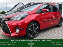 Rot Gebraucht 2016 Toyota Yaris Hybrid Lounge Limousine | 13.990 € (Fairer Preis)