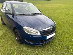 Blau Gebraucht 2013 Skoda Fabia Kleinwagen | 5.200 € (Fairer Preis)