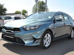 Yucca stahlgrau metallic Gebraucht 2024 Kia Ceed Sportswagon 2 Kombi | 22.900 € (Fairer Preis)