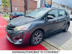 Grau Gebraucht 2015 Toyota Verso Executive Van / Kleinbus | 10.650 € (Fairer Preis)