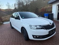 Weiß Gebraucht 2017 Skoda 110 R Drive Limousine | 11.900 €
