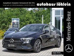 Kosmosschwarz lack Gebraucht 2024 Mercedes A200 Progressive Limousine | 31.888 € (Etwas zu teuer)