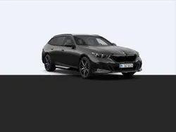 Sophistograu brillanteffekt metallic Neu 2024 BMW 520 M Sport Kombi | 66.665 € (Etwas zu teuer)