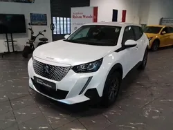 Hell weiß sonderlack Gebraucht 2021 Peugeot 2008 Active SUV | 21.490 € (Fairer Preis)