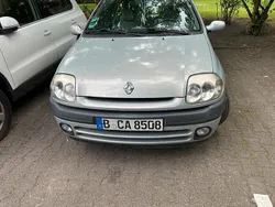 Grau Gebraucht 2000 Renault Clio II Initiale Kleinwagen | 1.250 €