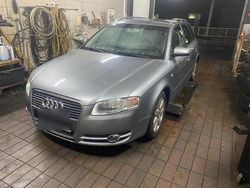 Grau Gebraucht 2006 Audi A4 Kombi | 2.350 €