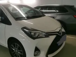 Weiß Gebraucht 2017 Toyota Yaris Limousine | 10.800 € (Fairer Preis)