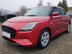 Burning red pearl metallic Neu 2024 Suzuki Swift Comfort Kleinwagen | 20.990 €