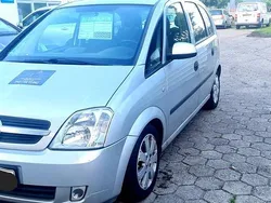 Silber Gebraucht 2004 Opel Meriva Van / Kleinbus | 2.200 € (Etwas zu teuer)