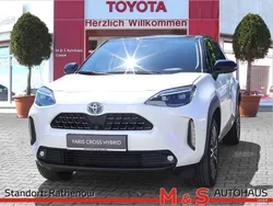 Weiß Gebraucht 2022 Toyota Yaris Cross Elegant SUV | 24.990 € (Etwas zu teuer)