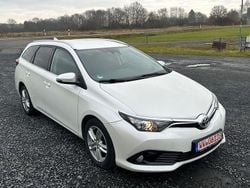 Weiß Gebraucht 2016 Toyota Auris Touring Sports Design Kombi | 11.490 € (Fairer Preis)