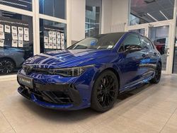 Blau Gebraucht 2025 VW Golf VIII Black Edition Limousine | 64.950 €