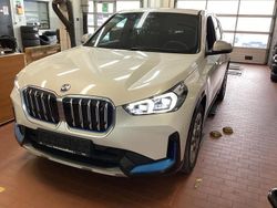 Mineralweiß Gebraucht 2023 BMW iX1 xLine SUV | 34.790 € (Guter Preis)