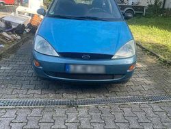 Blau Gebraucht 2001 Ford Focus Kleinwagen | 999 € (Fairer Preis)