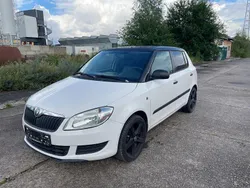 Weiß Gebraucht 2012 Skoda Fabia Limousine | 3.999 € (Fairer Preis)
