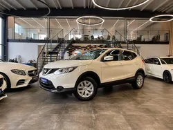 Weiß Gebraucht 2016 Nissan Qashqai Visia SUV | 8.499 € (Fairer Preis)