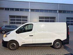 Weiß Gebraucht 2017 Renault Trafic Komfort Van / Kleinbus | 9.900 € (Superpreis)