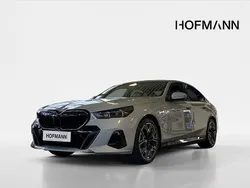 Grau Neu 2025 BMW 530e M Sport Limousine | 74.445 € (Teuer)