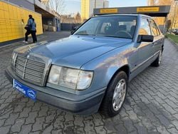 Blau Gebraucht 1986 Mercedes E260 Limousine | 4.499 €