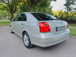Silber Gebraucht 2005 Toyota Avensis Limousine | 3.300 € (Etwas zu teuer)