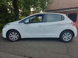 Schwarz Gebraucht 2012 Peugeot 208 Active Kleinwagen | 3.950 € (Guter Preis)