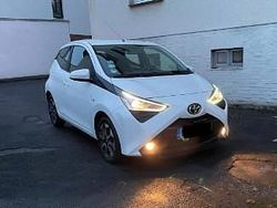 Weiß Gebraucht 2019 Toyota Aygo X-play Kleinwagen | 8.490 € (Fairer Preis)
