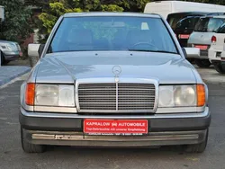 Silber Gebraucht 1993 Mercedes E220 Limousine | 9.000 €
