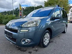 Blau Gebraucht 2012 Peugeot Partner Tepee Family Van / Kleinbus | 4.780 € (Teuer)