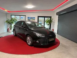 Schwarz Gebraucht 2014 Ford Focus Titanium Limousine | 7.390 € (Fairer Preis)