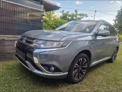 Grau Gebraucht 2016 Mitsubishi Outlander P-HEV Limousine | 7.799 €