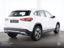 Polarweiß Gebraucht 2024 Mercedes GLA200 Progressive SUV | 38.290 € (Guter Preis)