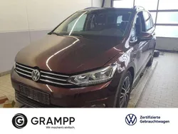 Rot Gebraucht 2018 VW Touran Highline Van / Kleinbus | 22.440 € (Etwas zu teuer)