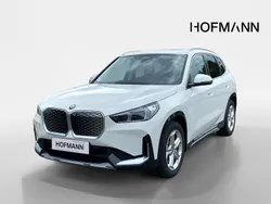 Alpinweiß uni Neu 2025 BMW iX1 xLine SUV | 55.170 € (Fairer Preis)