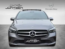 Grau Gebraucht 2019 Mercedes B200 Van / Kleinbus | 27.555 € (Teuer)