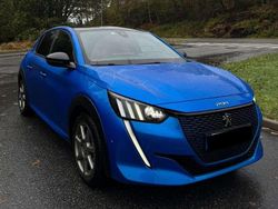 Blau Gebraucht 2021 Peugeot e-208 GT Kleinwagen | 15.550 € (Fairer Preis)