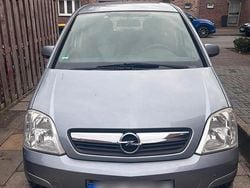 Grau Gebraucht 2006 Opel Meriva Van / Kleinbus | 1.700 € (Fairer Preis)