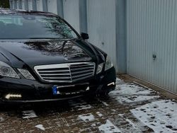 Schwarz Gebraucht 2009 Mercedes E250 Limousine | 9.800 € (Etwas zu teuer)