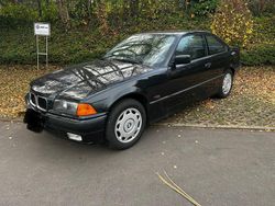Schwarz Gebraucht 1994 BMW 316 Coupé | 2.850 €
