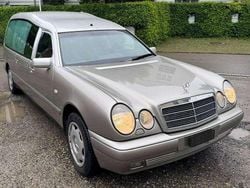 Grau Gebraucht 1998 Mercedes E280 Classic Kombi | 5.500 € (Fairer Preis)
