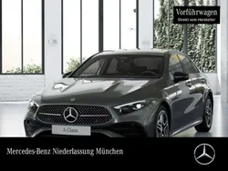 Grau Gebraucht 2024 Mercedes A200 AMG Limousine | 33.900 € (Fairer Preis)