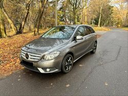 Grau Gebraucht 2011 Mercedes B180 Van / Kleinbus | 5.450 €