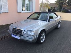 Silber Gebraucht 1994 Mercedes E200 Cabrio | 19.890 €