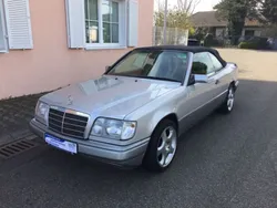 Silber Gebraucht 1994 Mercedes E200 Cabrio | 20.450 €