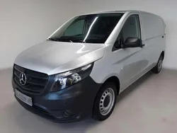 Brillantsilber metallic Gebraucht 2020 Mercedes Vito Van / Kleinbus | 21.490 € (Guter Preis)