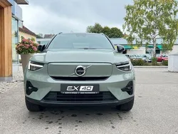 Sage green Gebraucht 2024 Volvo EX40 Performance SUV | 55.900 € (Fairer Preis)