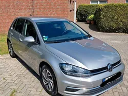 Grau Gebraucht 2017 VW Golf VII Sound Limousine | 15.800 € (Guter Preis)