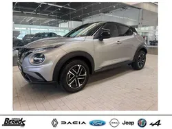 Silver metallic/dach in black Gebraucht 2024 Nissan Juke N-Connecta SUV | 21.680 € (Fairer Preis)